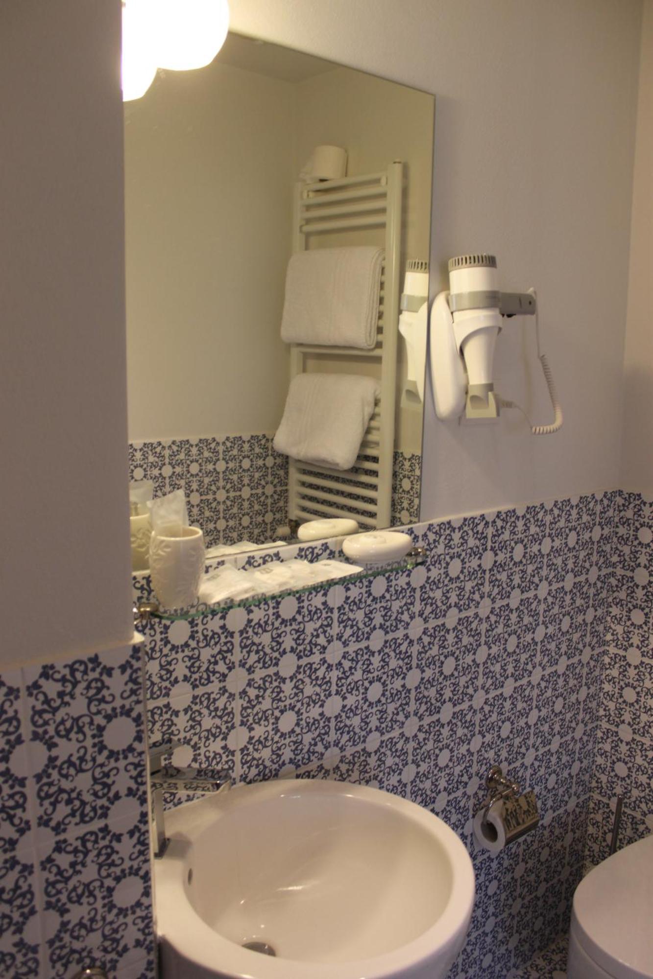 Abracadabra Tortona Bed & Breakfast Milan Bagian luar foto
